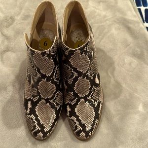 Vince Camuto booties in snakeskin look